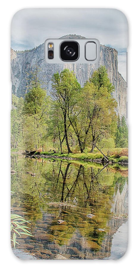 El Capital Galaxy Case featuring the photograph El Capitan In Reflection #1 by Bill Roberts