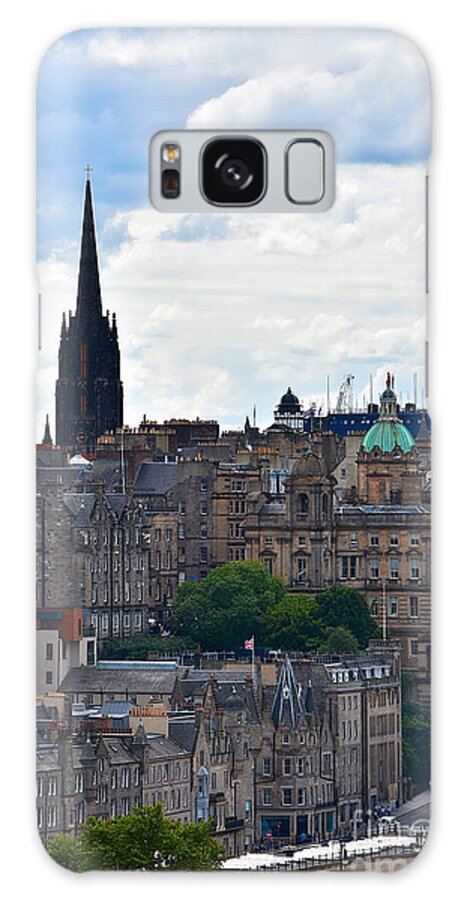 City Galaxy Case featuring the photograph Edinburgh Old Town by Yvonne Johnstone