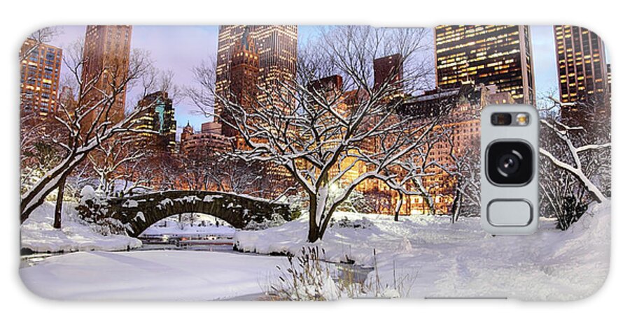 Snow Galaxy Case featuring the photograph Gapstow Bridge And The New York City by Denistangneyjr