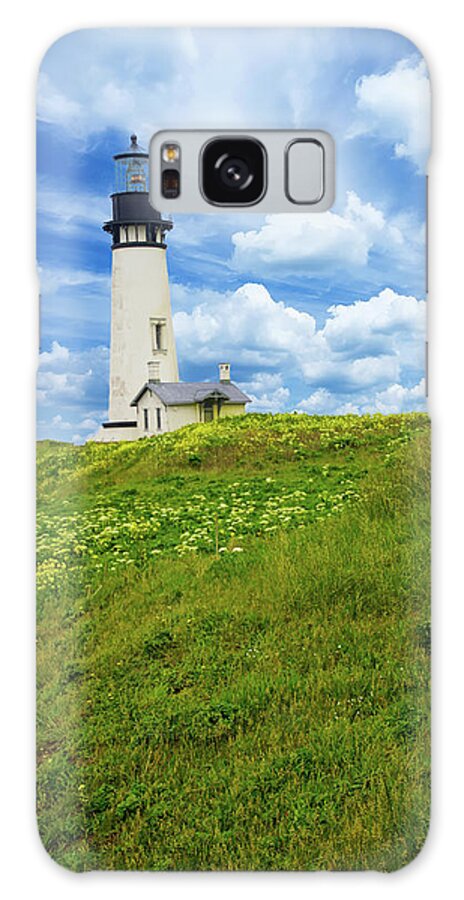 Lighthouse Galaxy S8 Case featuring the photograph Lighthouse on Yaquina Head by Steve Estvanik