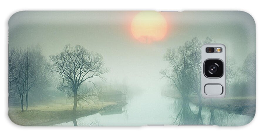 Nag894425k Galaxy S8 Case featuring the photograph Morning Mist by Edmund Nagele FRPS