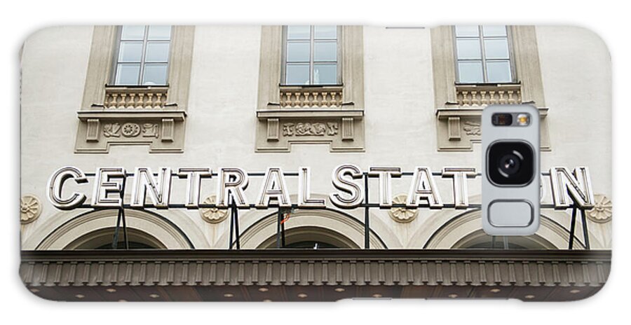 Arch Galaxy Case featuring the photograph Sign For Central Station On A White by Keith Levit / Design Pics