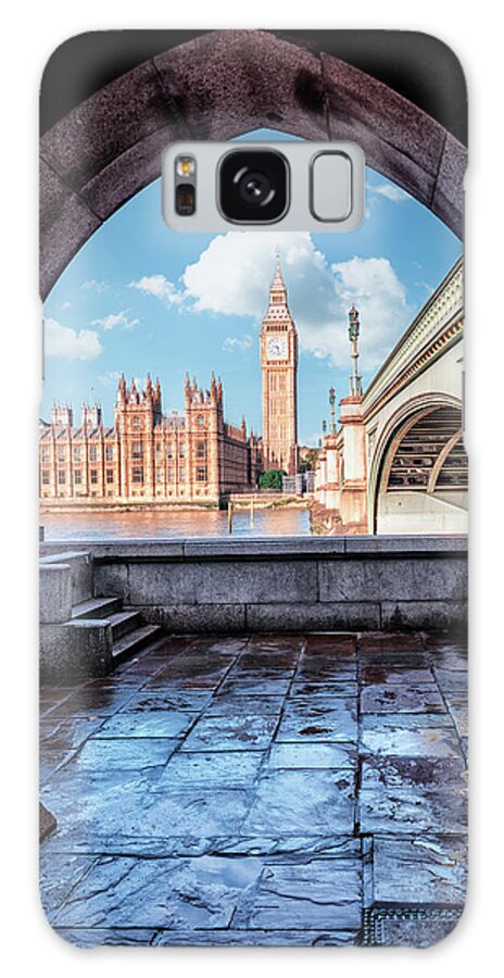 Palace Of Westminster Galaxy Case featuring the photograph Big Ben in frame by Manjik Pictures
