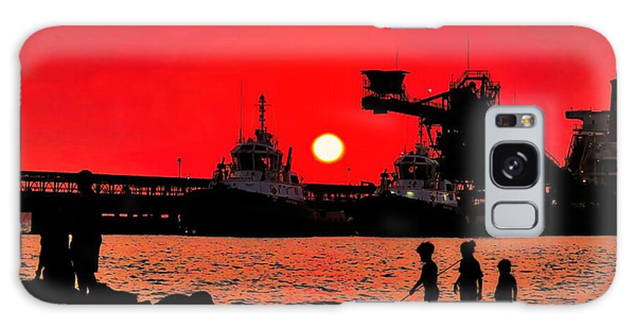 Weipa Galaxy S8 Case featuring the photograph Fishing With The Family At Sunset by Joan Stratton