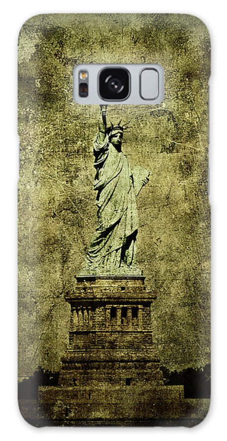Statue Galaxy Case featuring the photograph Liberation by Andrew Paranavitana