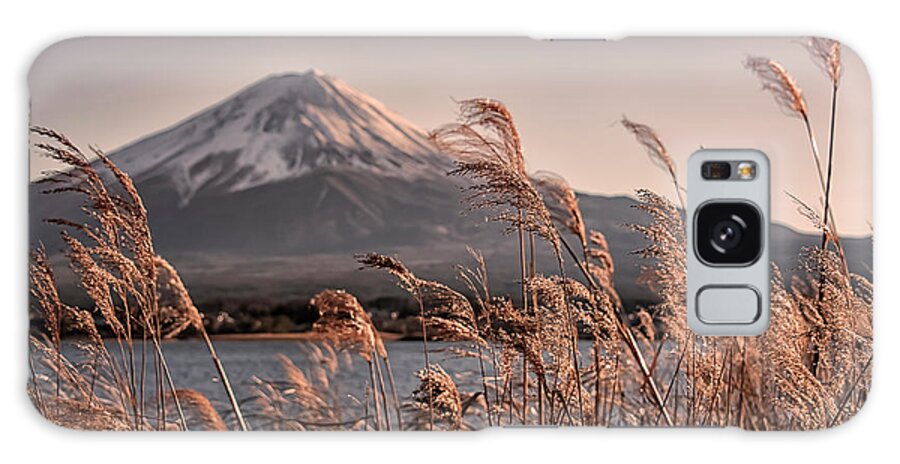 Asia Galaxy Case featuring the photograph Mount Fuji in the evening by Manjik Pictures