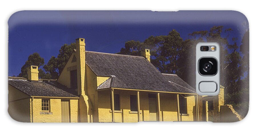 Cottage Galaxy Case featuring the photograph Settler's Cottage by Frank Lee