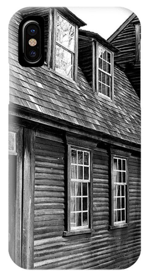 Hartwell Tavern iPhone X Case featuring the photograph Hartwell Tavern 4 by Jeff Heimlich