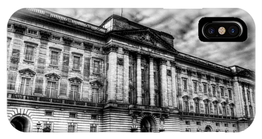Buckingham Palace iPhone X Case featuring the photograph Buckingham Palace #2 by David Pyatt