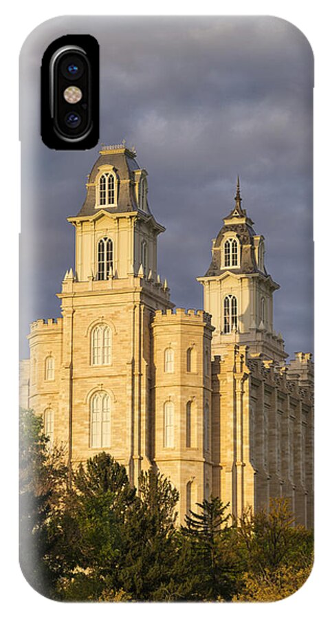 Temple iPhone X Case featuring the photograph Manti by Dustin LeFevre