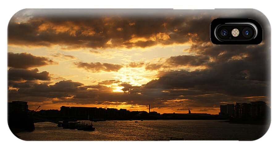Sunset iPhone X Case featuring the photograph River Thames from Greenwich by Deborah Runham