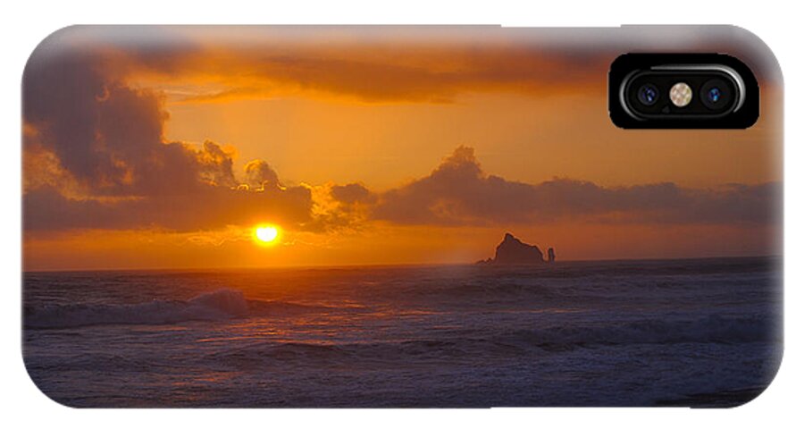 Washington iPhone X Case featuring the photograph Sunset at Rialto by Cassius Johnson