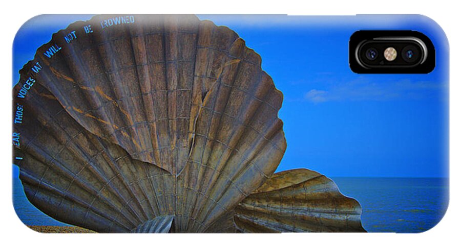 Scallop Shell iPhone X Case featuring the photograph The Scallop by Chris Thaxter