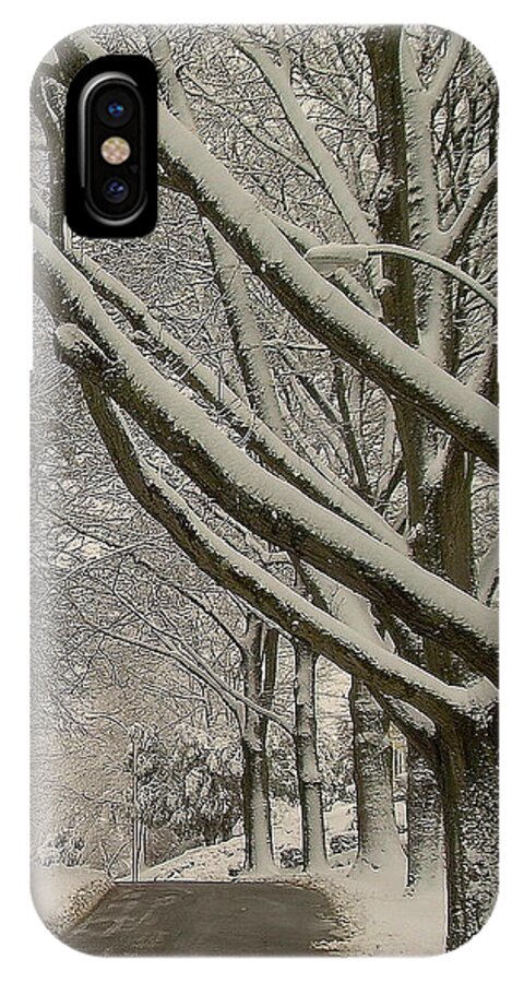 Snow iPhone X Case featuring the photograph Alley by Jeff Heimlich
