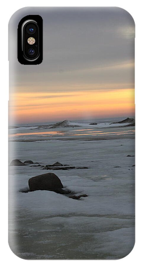 Green Bay iPhone X Case featuring the photograph Winter Evening Lights #1 by Carrie Godwin