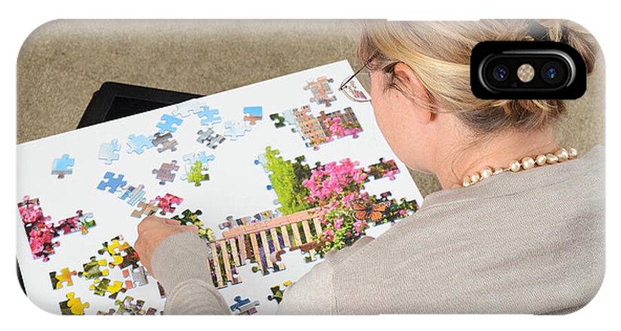 Puzzle Therapy iPhone X Case featuring the photograph Puzzle Therapy by Photo Researchers, Inc.