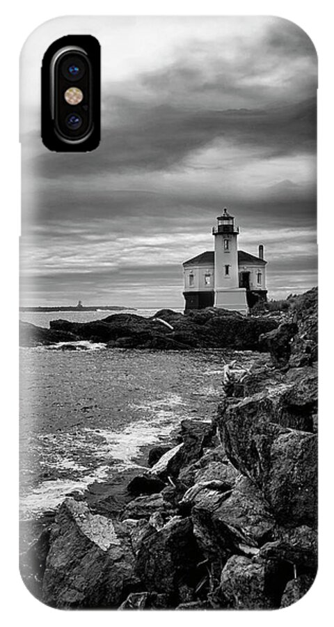 Lighthouse iPhone X Case featuring the photograph Coquille Lighthouse #2 by Steven Clark