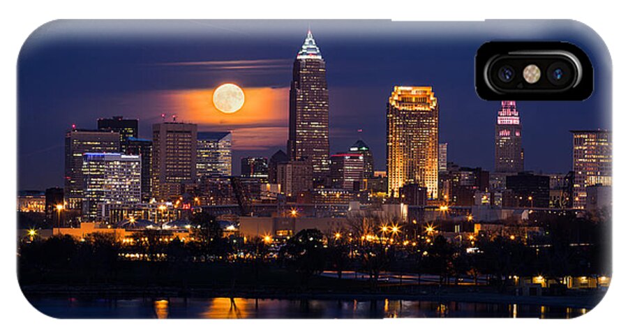 Full Moonrise Over Cleveland iPhone X Case featuring the photograph Full Moonrise Over Cleveland by Dale Kincaid