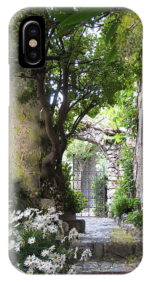 Courtyard iPhone X Case featuring the photograph Inviting Courtyard by Carla Parris
