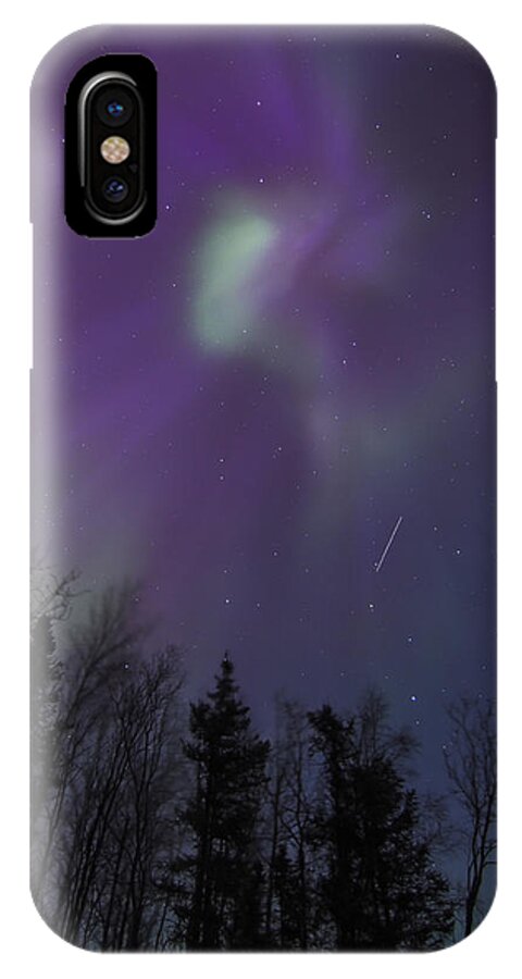 Aurora Borealis iPhone X Case featuring the photograph Purple Corona by Ian Johnson