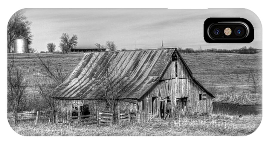 Old iPhone X Case featuring the photograph Rural Iowa by J Laughlin