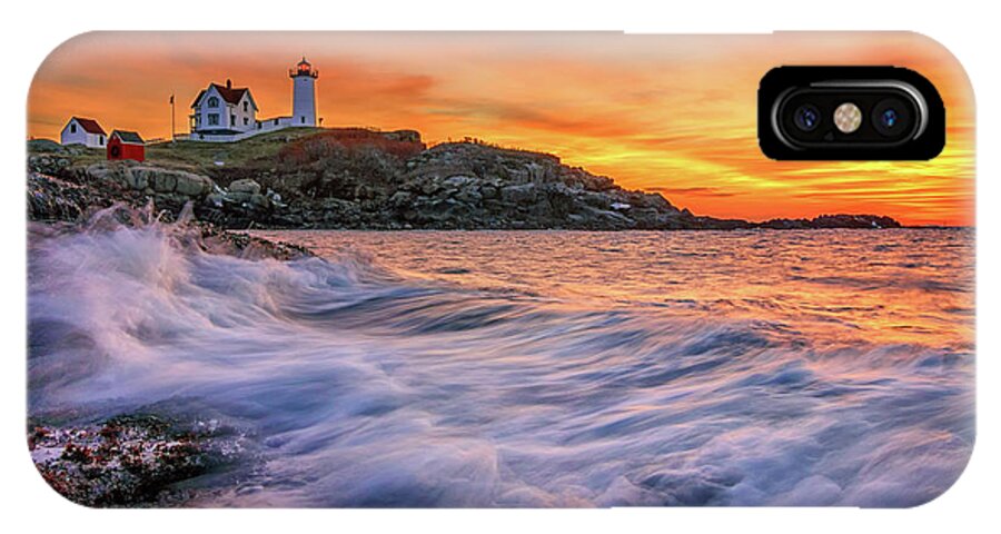 Cape Neddick Lighthouse iPhone X Case featuring the photograph Dawn at Cape Neddick Lighthouse by Kristen Wilkinson