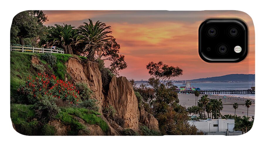 Palisades Park iPhone 11 Case featuring the photograph A Nice Evening In The Park by Gene Parks