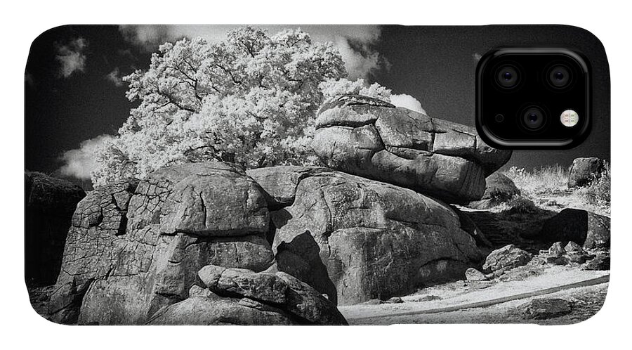 Dir-cw-0032-b iPhone 11 Case featuring the photograph Devils Den - Gettysburg by Paul W Faust - Impressions of Light