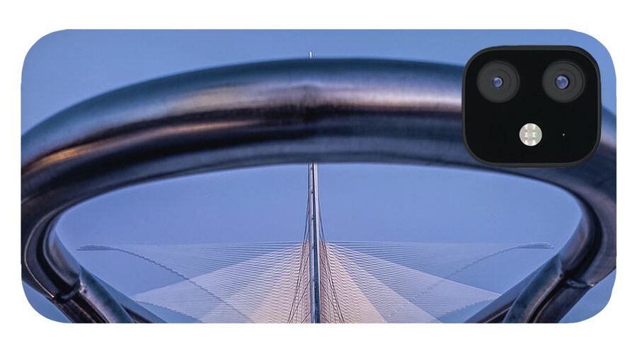 Milwaukee Art Museum iPhone 12 Case featuring the photograph Days End #1 by Kristine Hinrichs