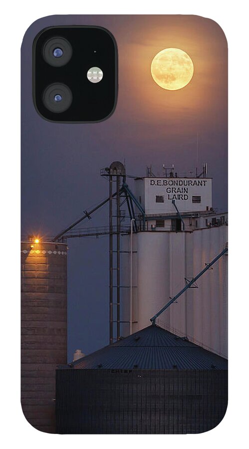 Kansas iPhone 12 Case featuring the photograph Moonrise at Laird -02 by Rob Graham