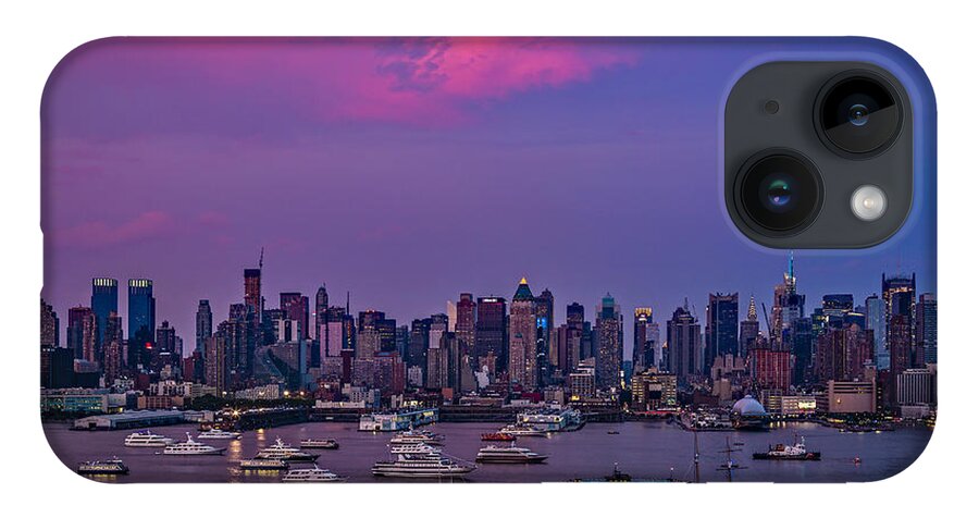 Manhattan iPhone 14 Case featuring the photograph A Spectacular New York City evening by Susan Candelario