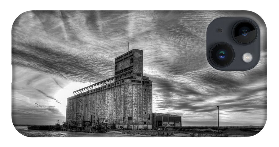 Buffalo iPhone 14 Case featuring the photograph Cargill Sunset in B/W by Guy Whiteley