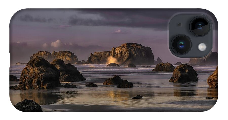Bandon iPhone 14 Case featuring the photograph End Of Day by Greg Waddell