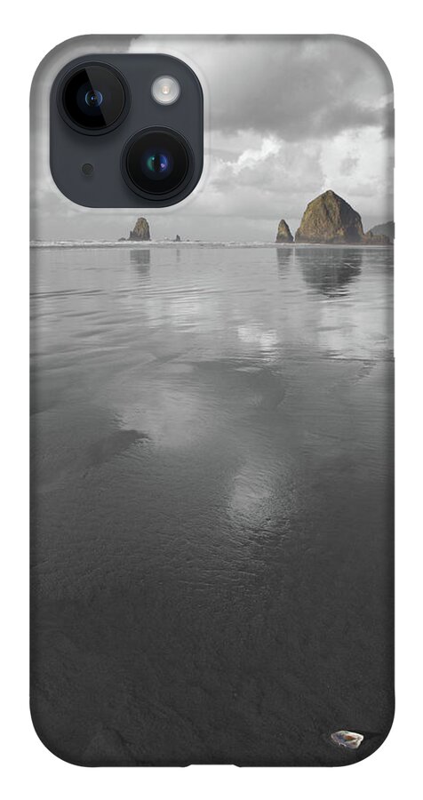 Haystack Shell iPhone 14 Case featuring the photograph Haystack Shell by Dylan Punke