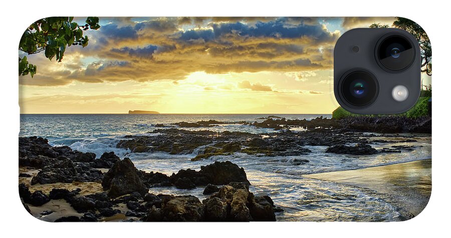Pa'ako iPhone Case featuring the photograph Pa'ako Cove by Eddie Yerkish