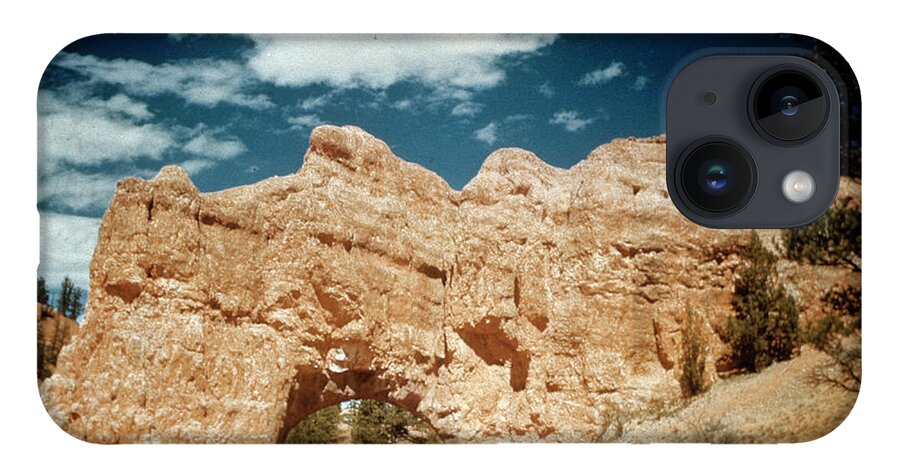https://render.fineartamerica.com/images/rendered/default/phone-case/iphone14/images/artworkimages/medium/2/1957-road-arch-bryce-canyon-national-park-utah-utah700-00212-kevin-russell.jpg?&targetx=0&targety=-63&imagewidth=1797&imageheight=1189&modelwidth=1797&modelheight=1042&backgroundcolor=040507&orientation=1