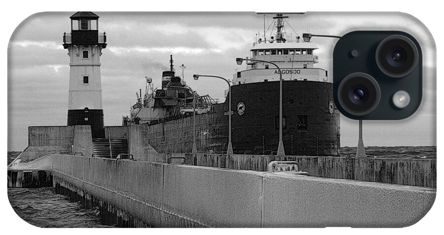 Duluth Mn iPhone Case featuring the photograph Coming to Port #1 by Rick Rauzi