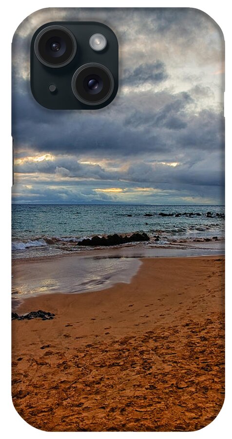 Hawaii iPhone 15 Case featuring the photograph Keawakapu Beach by Lars Lentz