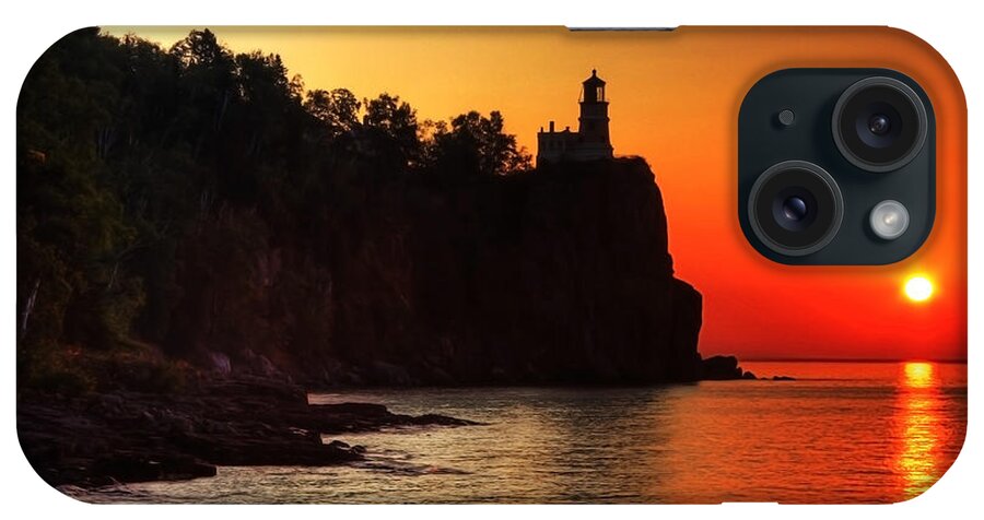 Sunrise iPhone Case featuring the photograph Split Rock Lighthouse - Sunrise by Wayne Moran