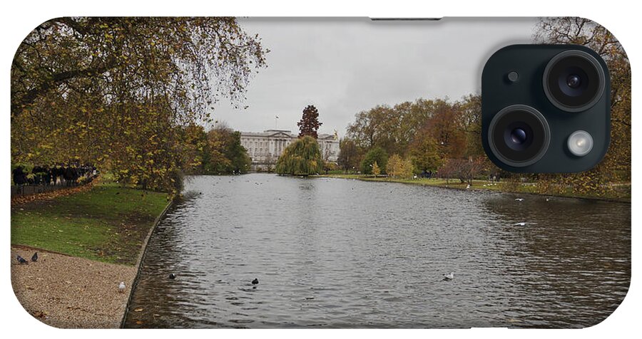 Buckingham Palace iPhone Case featuring the photograph Buckingham Palace View by Maj Seda