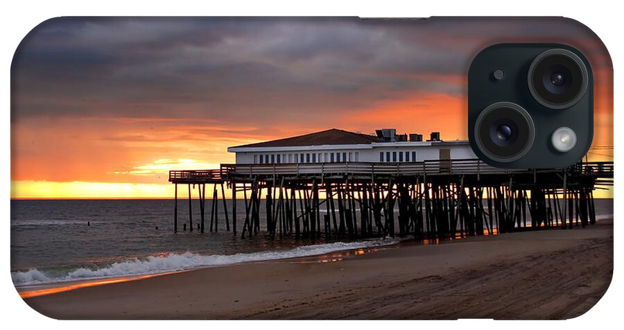 Jennettes Pier iPhone Case featuring the photograph Old Jennettes Pier by Mary Almond