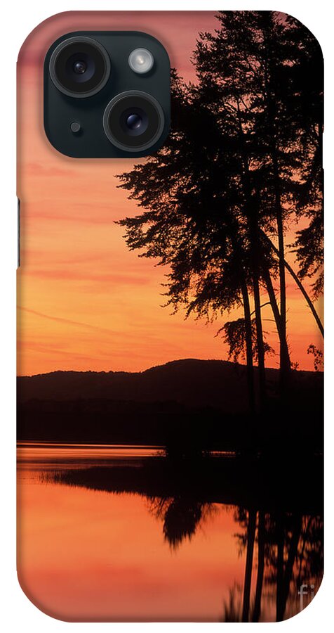 Sunrise iPhone Case featuring the photograph Deam Lake Dawn - FM000088 by Daniel Dempster