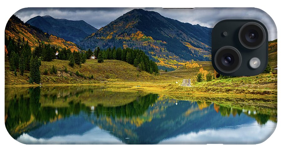 Aspen iPhone Case featuring the photograph Fall At Nicholoson Lake by John De Bord
