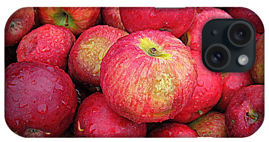 Fresh Apples iPhone Case featuring the photograph Fresh Apples by Suzanne DeGeorge