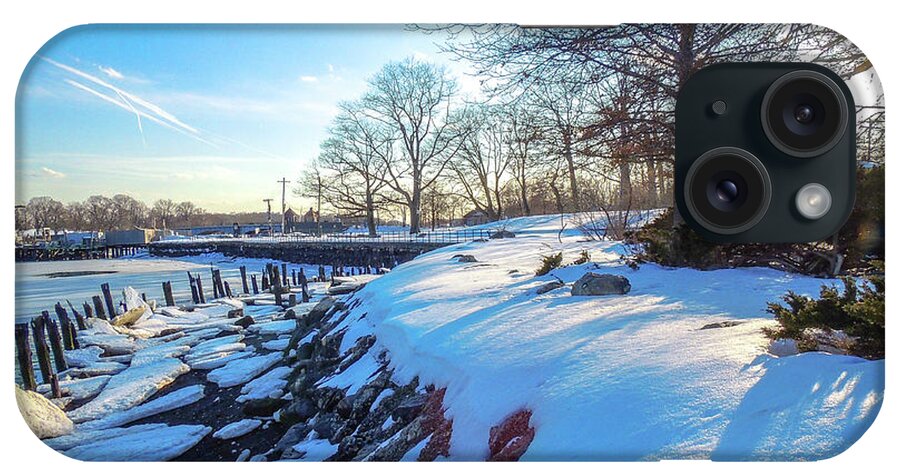 Landscapes iPhone Case featuring the photograph Glen Island Snowfall by Glenn Feron