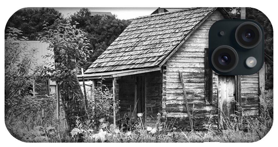 Ninilchik Cottage Bw iPhone Case featuring the photograph Ninilchik Cottage BW by Phyllis Taylor