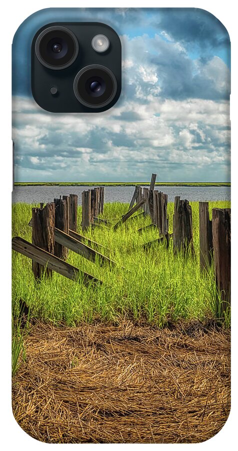 Harris Neck iPhone Case featuring the photograph Olde Pier by Ray Silva
