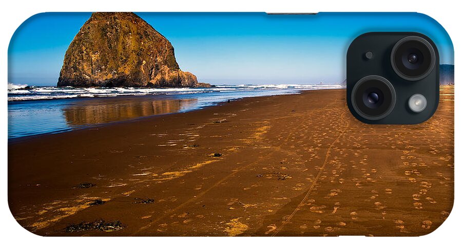 Oregon iPhone Case featuring the photograph This is Oregon State 10 - The World Walks By by Paul W Sharpe Aka Wizard of Wonders
