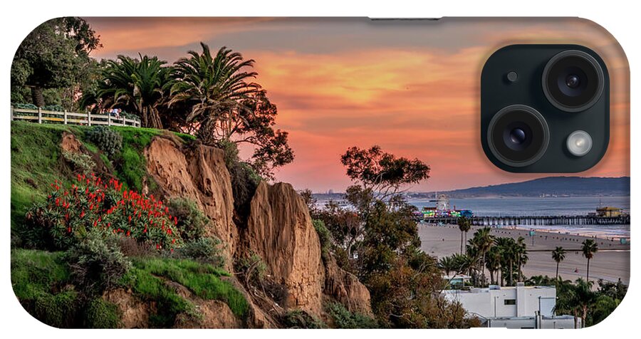 Palisades Park iPhone Case featuring the photograph A Nice Evening In The Park by Gene Parks