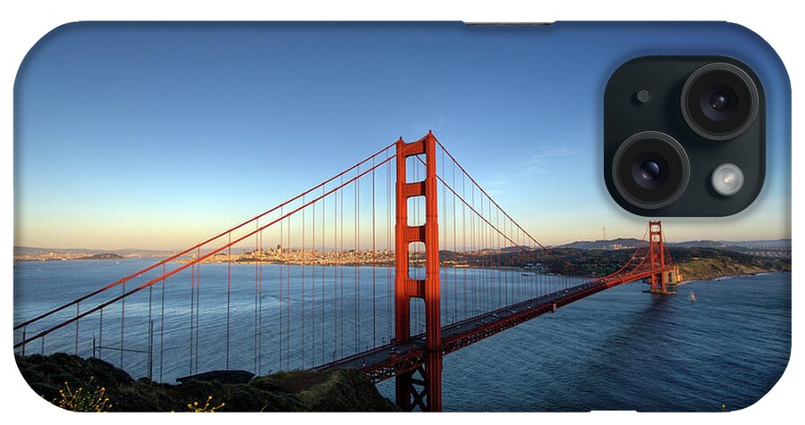 San Francisco iPhone Case featuring the photograph Goldensm by Xacto